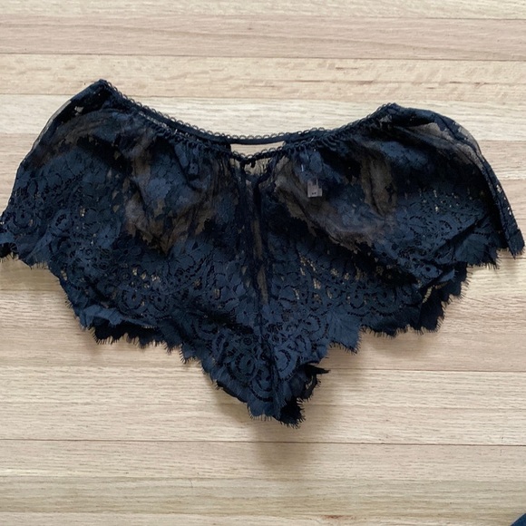 BNWT Victoria Secret Lace Bottom shorts - Picture 1 of 3
